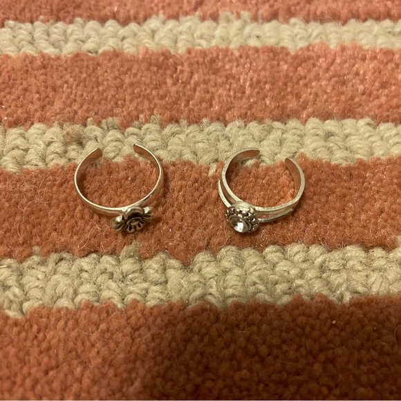 COPY - Bundle of Two Adjustable Silver-Colored Rings - Picture 2 of 3